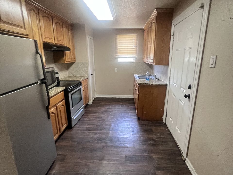 1st image of 1527 Amelia Ln