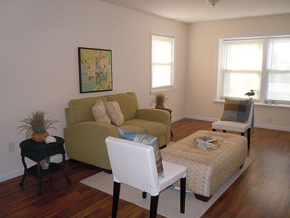 4th image of 186 Shenandoah Blvd
