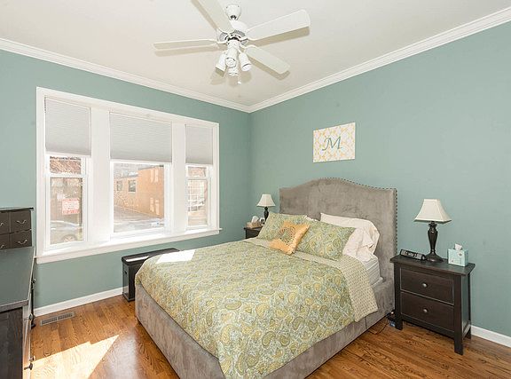 2nd image of 1542 W Cornelia Ave #1