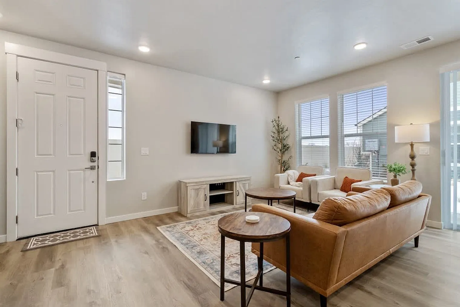 2 bed, 2.0 bath, $5,108 — Photo 1