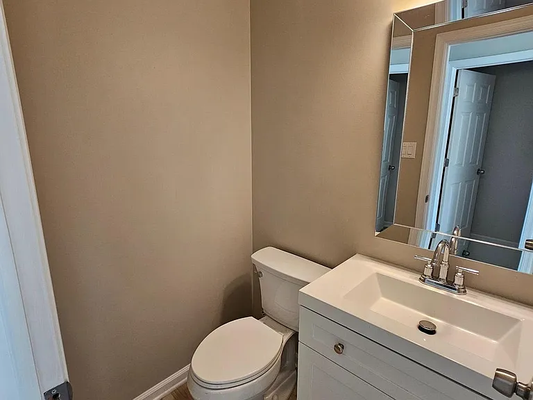 750 E Marshall St #611 — Photo 7