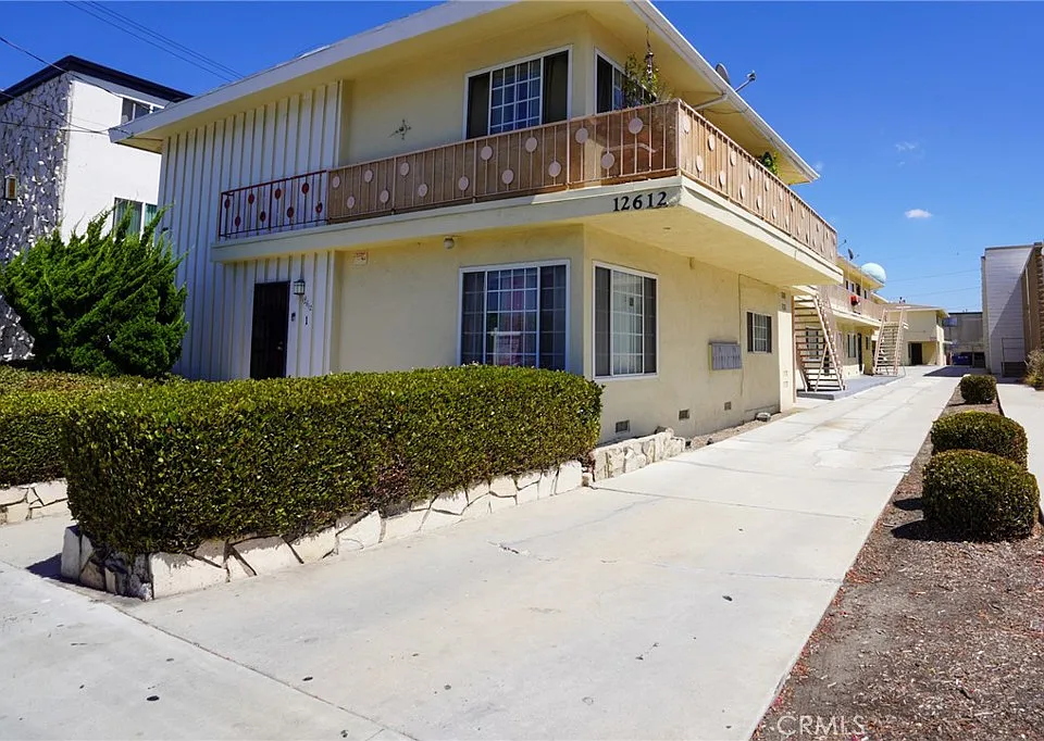 12612 Inglewood Ave