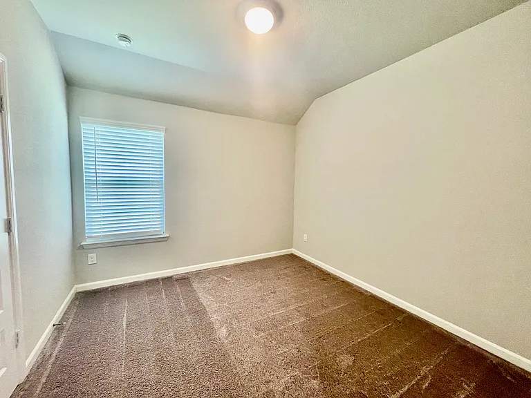525 Ardsley Ln — Photo 6