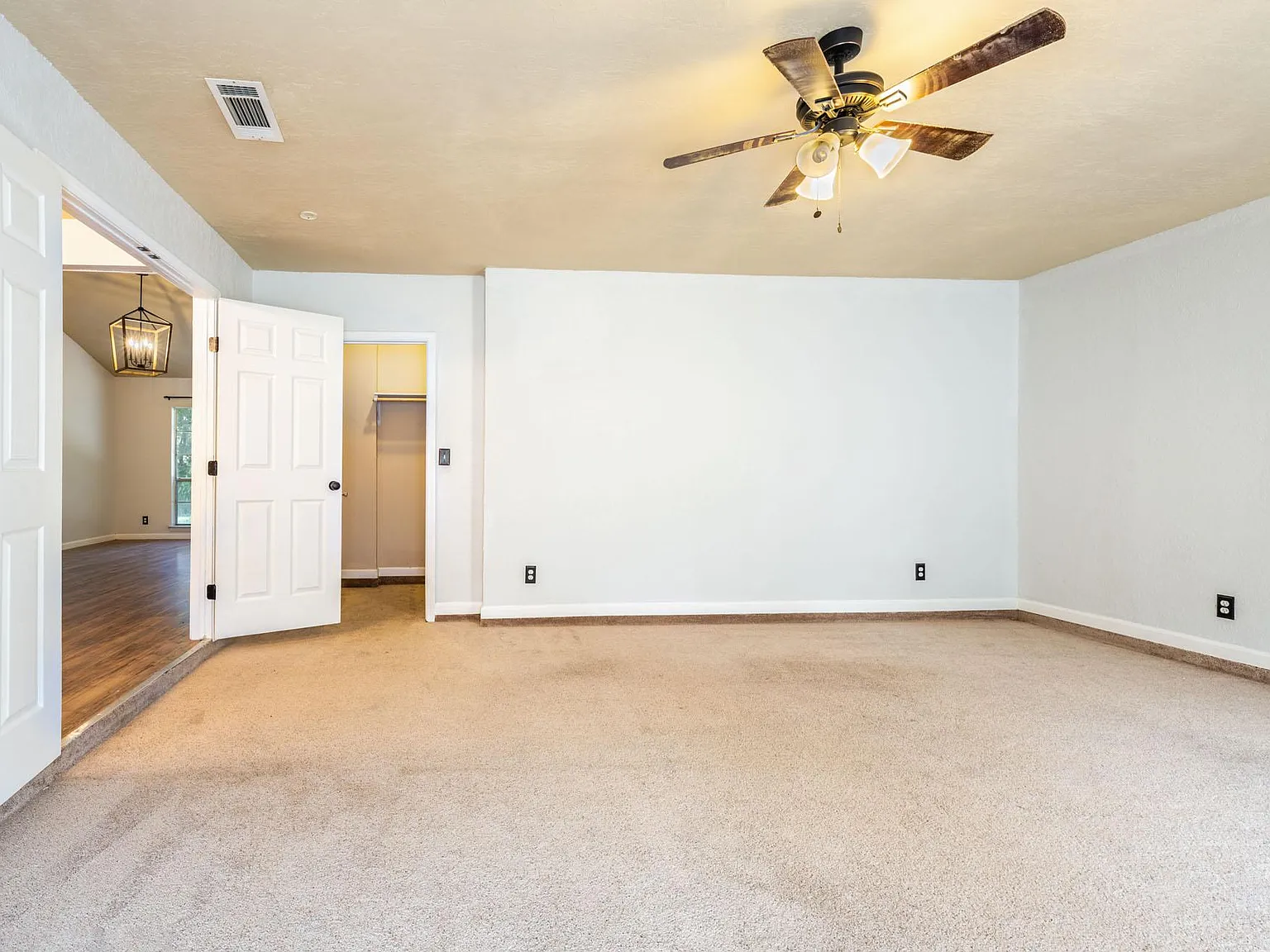 4 bed, 1496 sqft, $1,950 — Photo 2