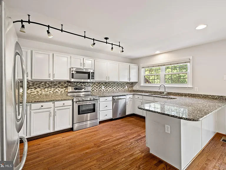 203 Princeton Cir — Photo 10