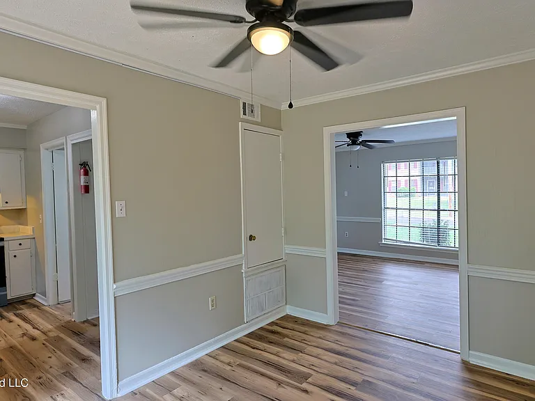 1121 Woodfield Dr #23 — Photo 3