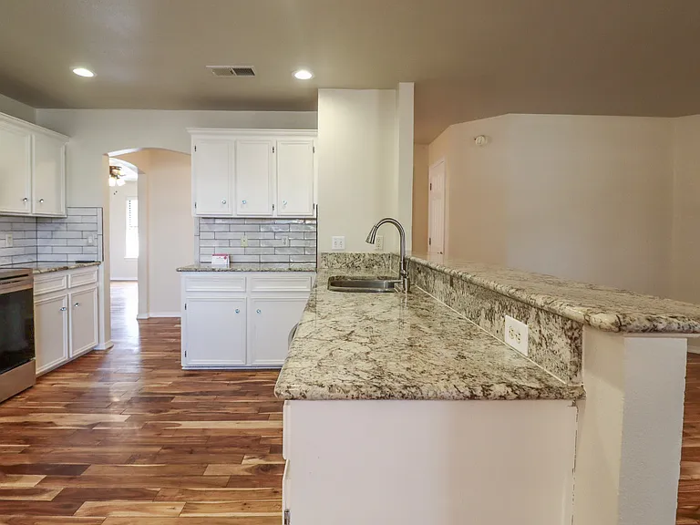 404 Jennifer Cir — Photo 10
