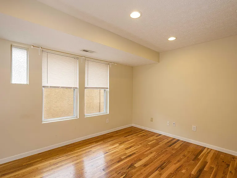 299 E 15th Ave #4 — Photo 7