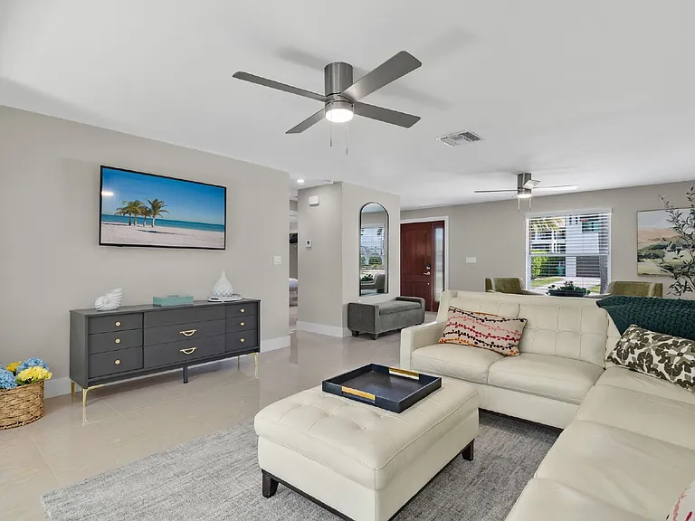 482 Tradewinds Ave — Photo 3