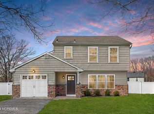 10 Lorelei Dr, Howell, NJ 07731