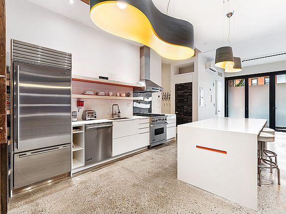 4th image of 876 Pacific St #1