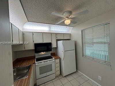 4th image of 3578 N University Dr #I-5