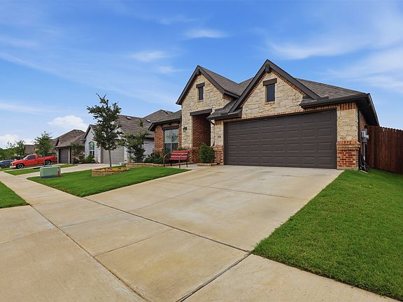 4th image of 908 Misty Ln