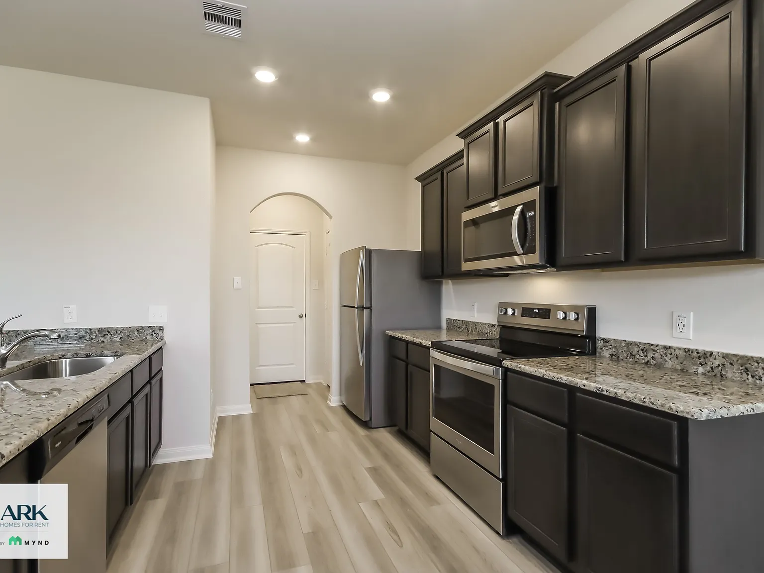 3 bed, 2.5 bath, 1882 sqft, $2,190 — Photo 2