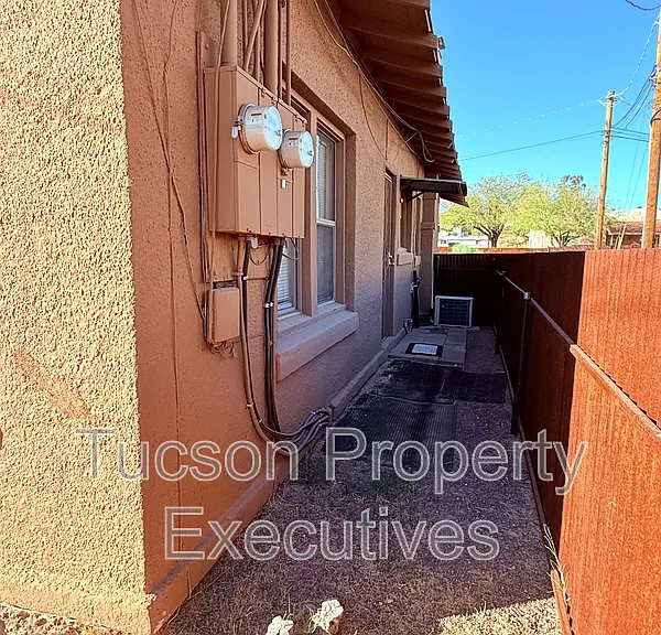 724 E Drachman St — Photo 16