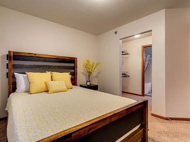 Southport Heights Apartments — Photo 16