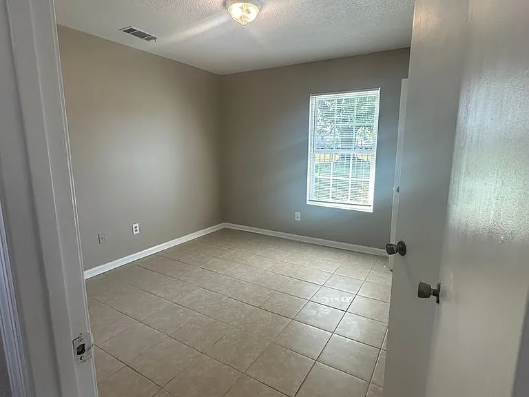 214 Lanier Dr — Photo 7