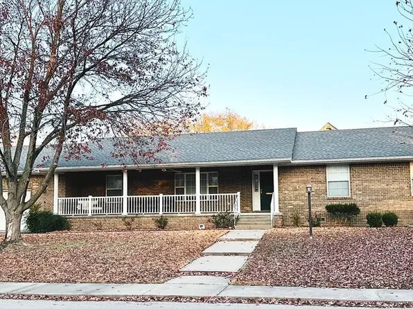 201 E 3rd Ave, Caney, KS 67333