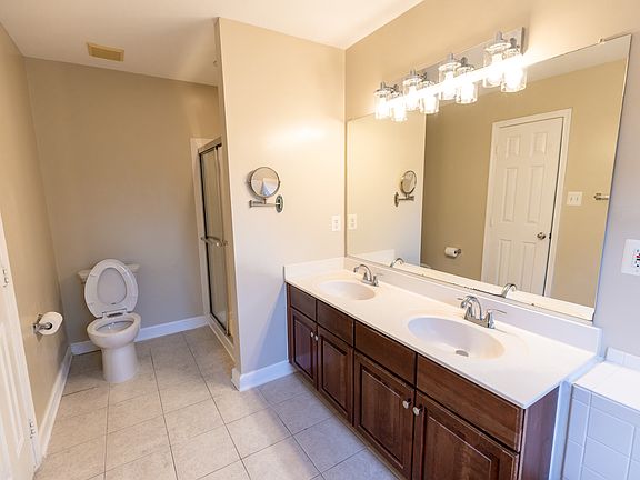 5th image of 112 Longpoint Way