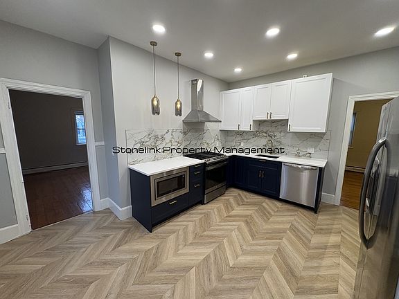2nd image of 124-126 Vinton St #3