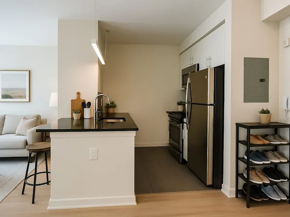 180 Myrtle Avenue image 2 of 16