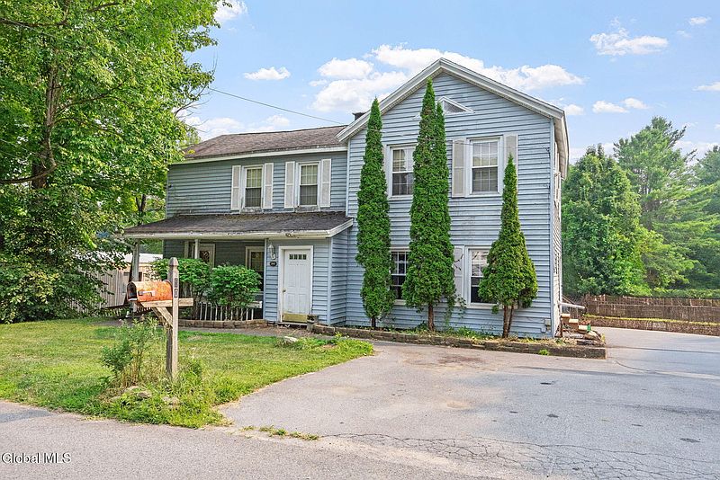 3rd image of 50 Maple Street