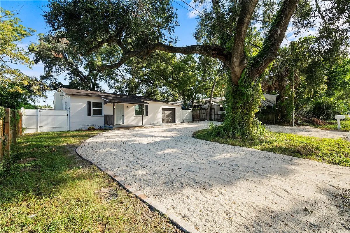 3 bed, 1387 sqft, $1,799 — Photo 4