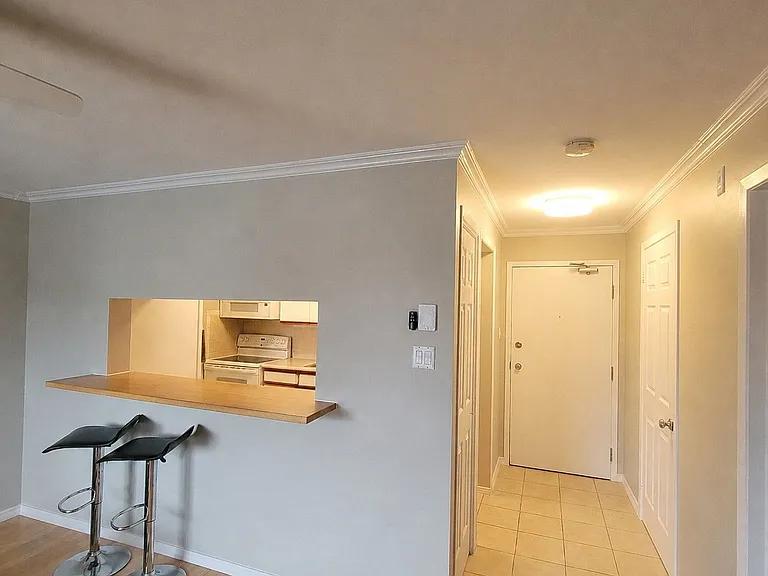 260 Brittany Dr #414 — Photo 2