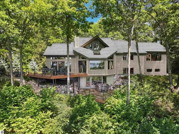 2168 Twin Eagles Dr, Traverse City, MI 49686
