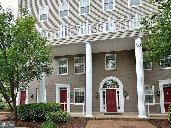 1306 Roundhouse Ln, Alexandria, VA 22314