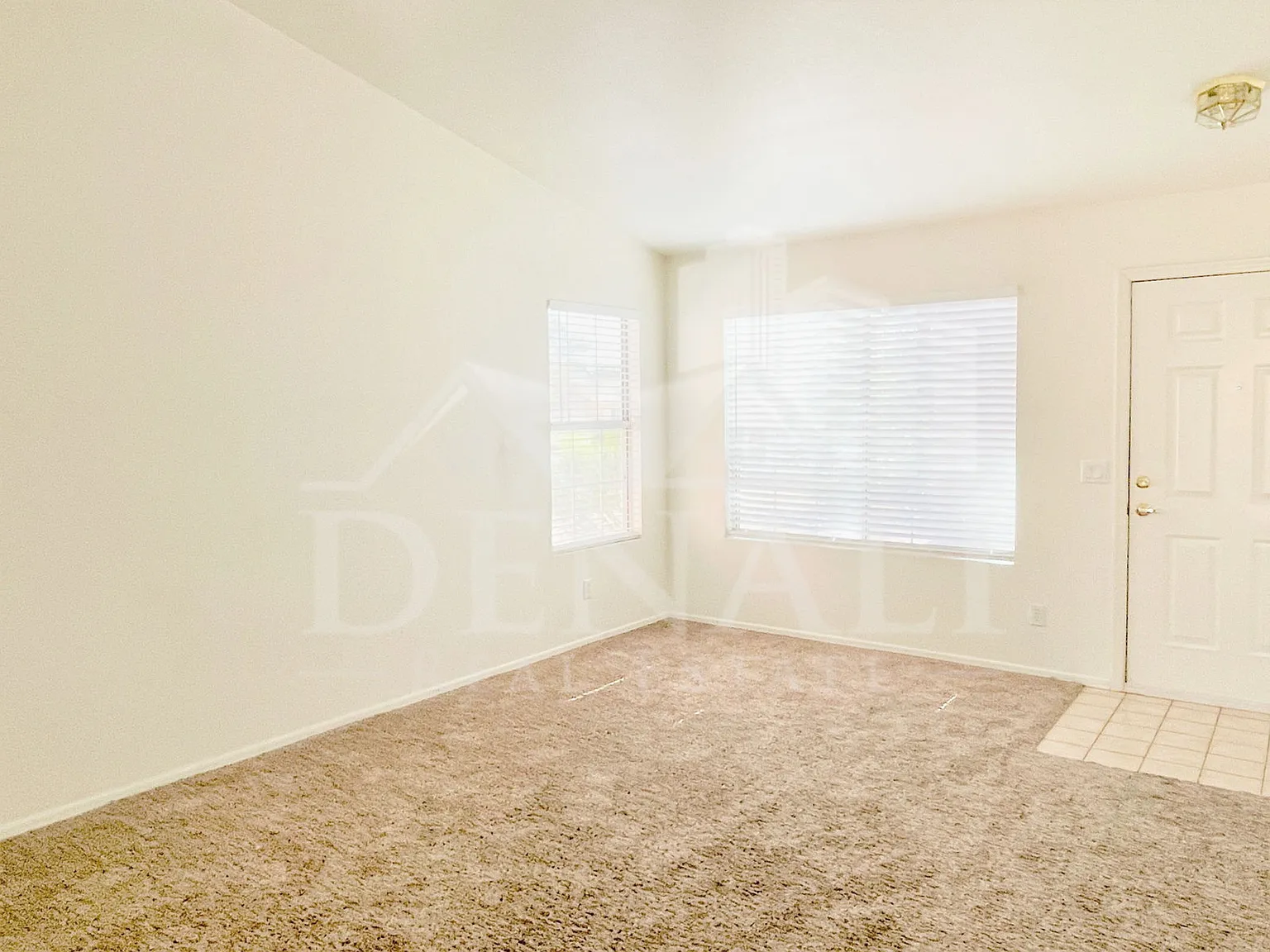 3 bed, 2.0 bath, 1572 sqft, $1,995 — Photo 3