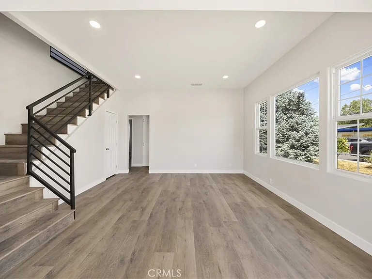 350 E Juanita Ave — Photo 3
