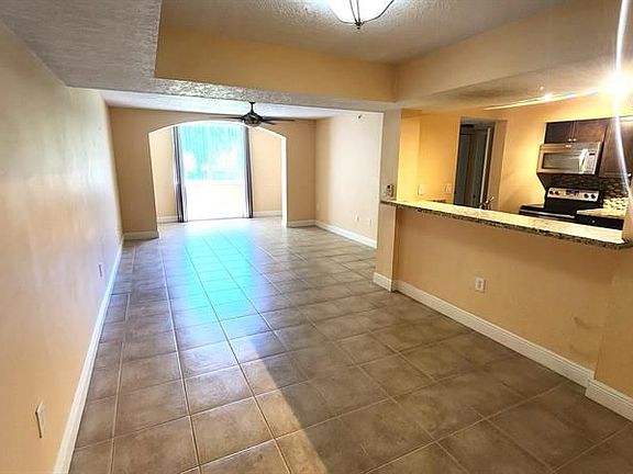 4th image of 200 Scotia Dr APT 104
