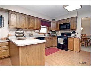 3rd image of 130 W Hawthorne Blvd