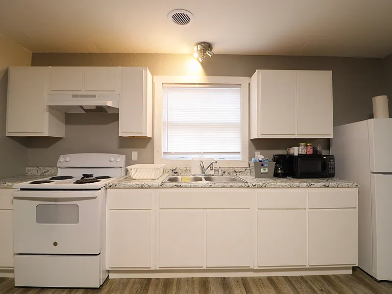 205 W Nettleton Ave #C — Photo 3