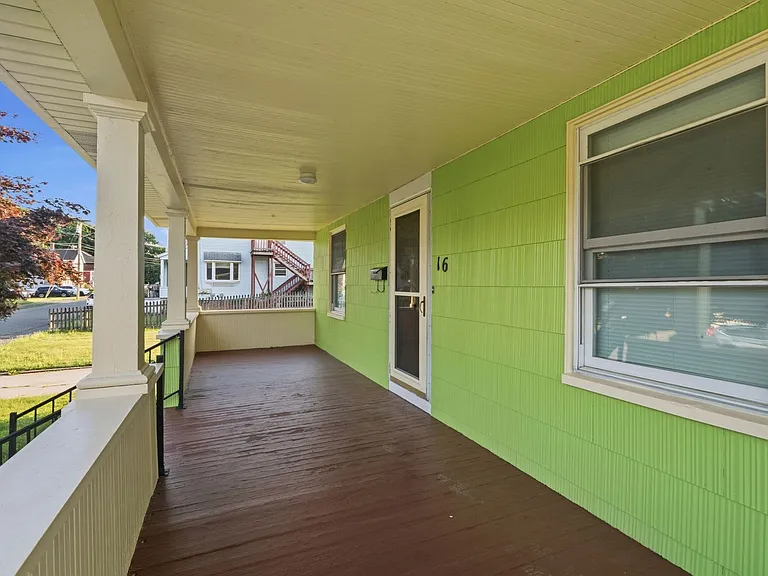 16 Hartford St — Photo 2