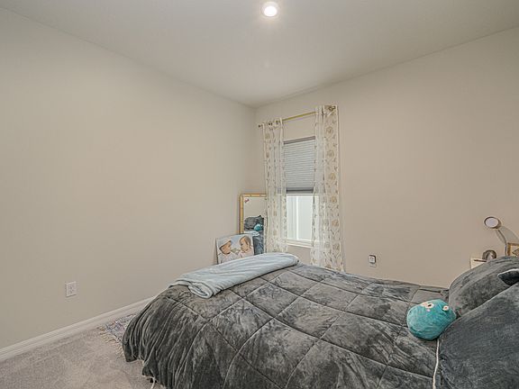 5th image of 3358 N Park Dr
