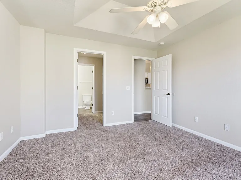 Oasis Apartments — Photo 10