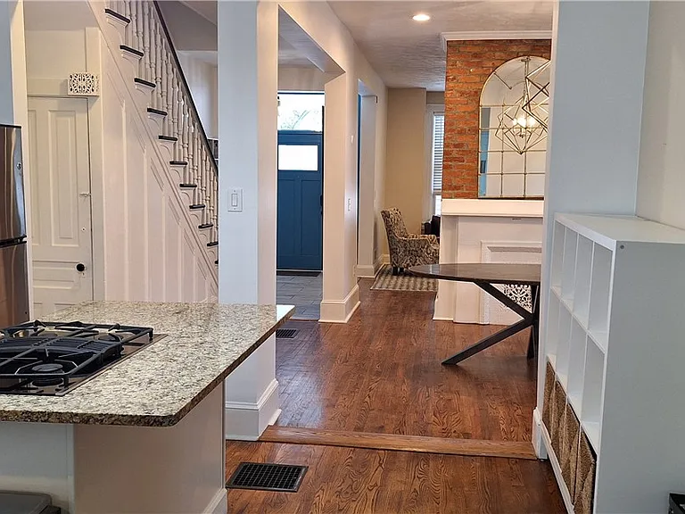 548 S Graham St — Photo 13