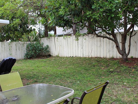 3rd image of 625 Royal Palm Dr