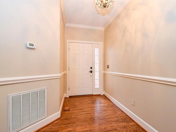 3rd image of 3329 Kingsbury Cir SW