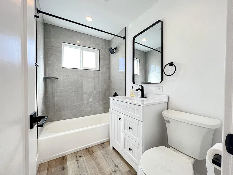 1613 Barry Ave #5 — Photo 9