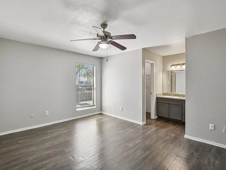 24-web-or-mls-Briar Forest Dr-S1303-024