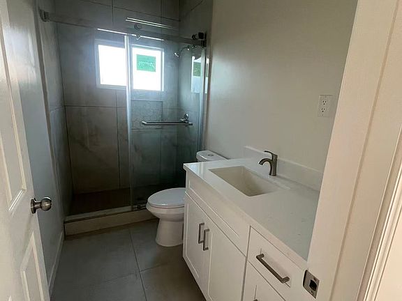 3rd image of 501 Sharon Rd #B