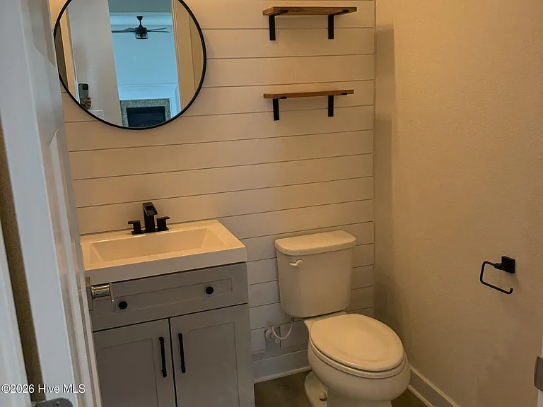 407 Green Lake Rd — Photo 12
