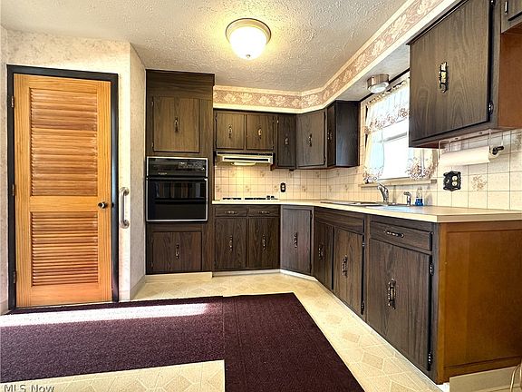 2nd image of 38345 Aurora Rd