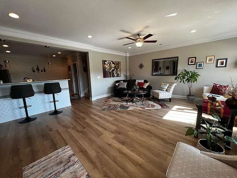 344 Broadberry Ave — Photo 2