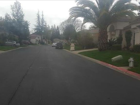 Exterior Neighborhood (street photo)