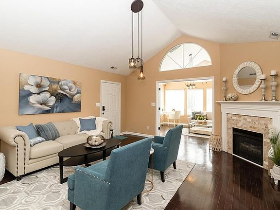 3rd image of 11547 Winding Wood Dr #15