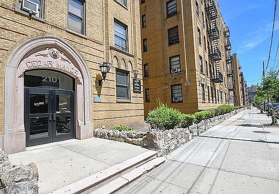 2nd image of 2101 Cedar Ave APT 8D